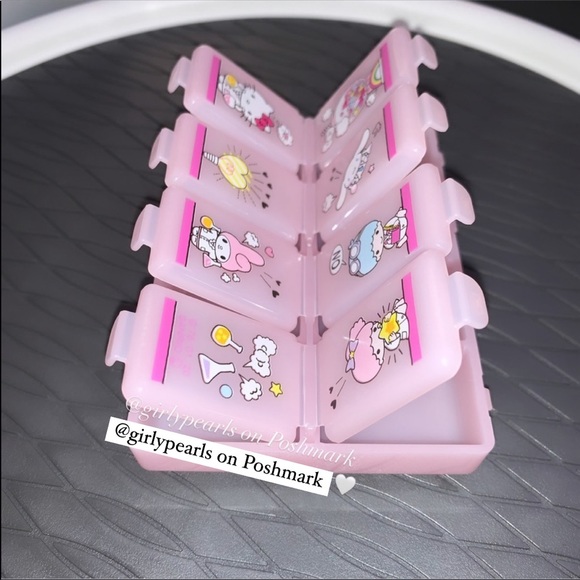 Hello Kitty Pill Case or Jewelry Organizer with 8 “Pockets” Sanrio NEW - Picture 4 of 8